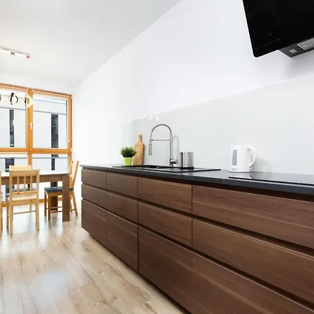 Kasprzaka P&o Serviced *